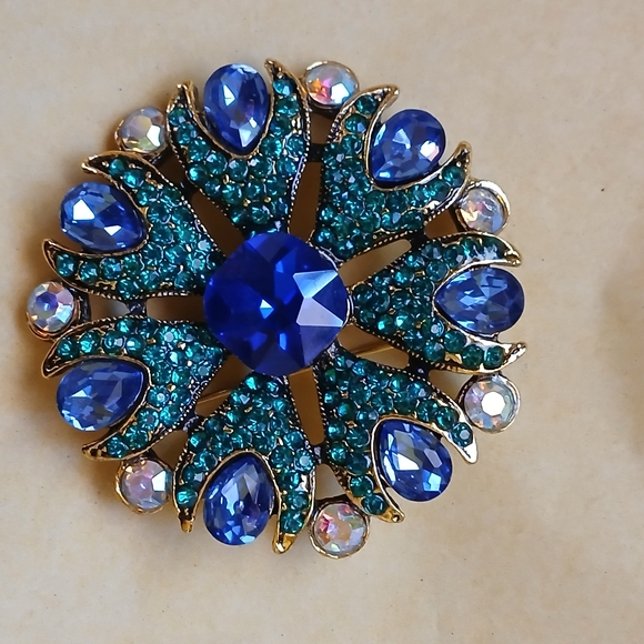 Kaleidoscope Brooch - Picture 4 of 6